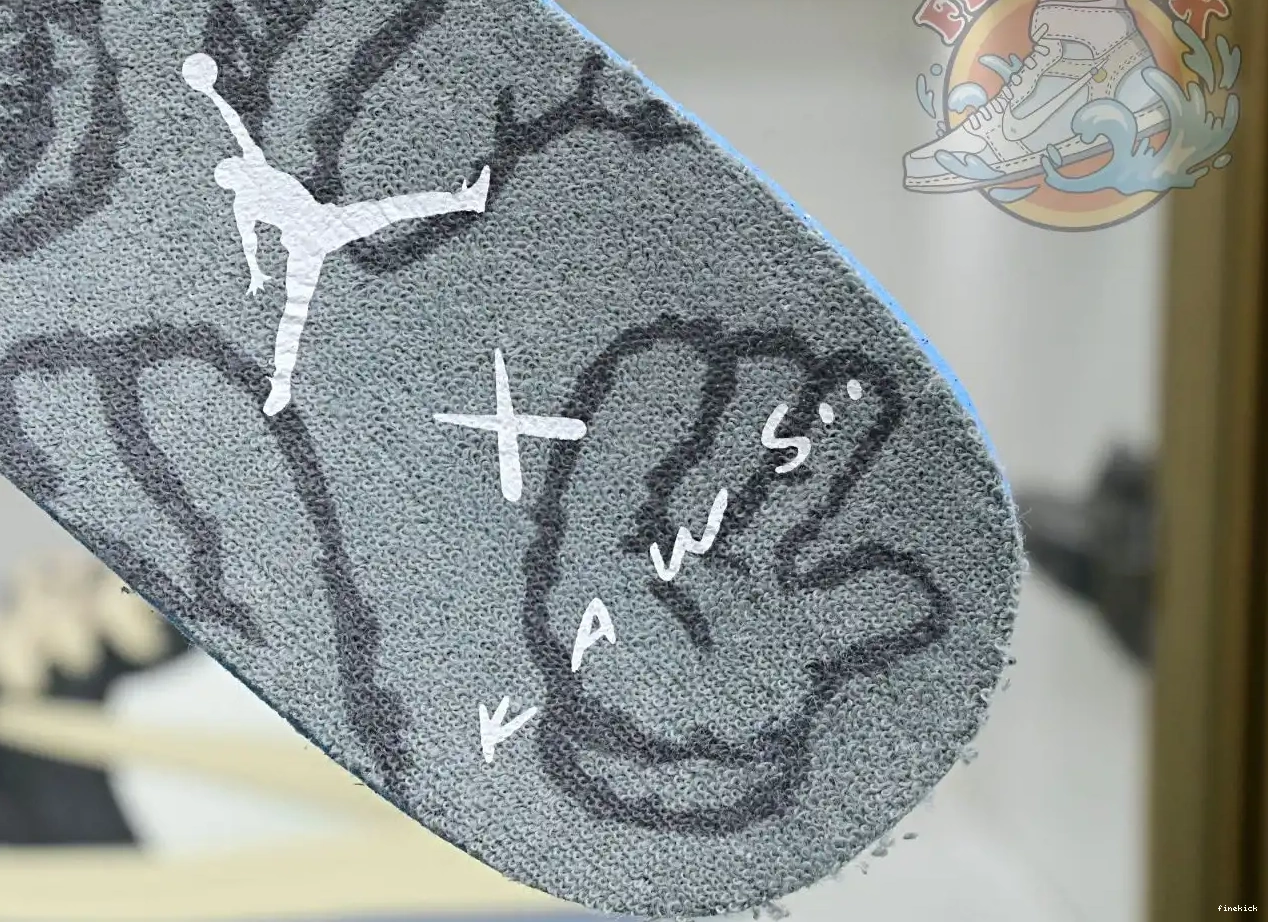 kaws Air 4 retro Jordan Jordan 0520